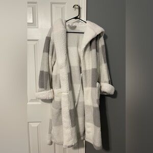 Gray/white checkered sherpa pottery barn robe size small.